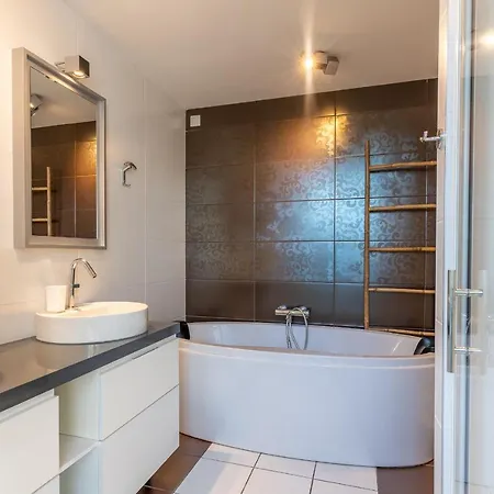 Piscine Et Modernite Pour 10 A 800m De La Plage Holiday home